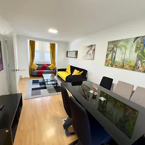 3 Bedrooms 3 Bathrooms Spacious House, Reception, Kitchen, Garden, Parking , Londres Reino Unido